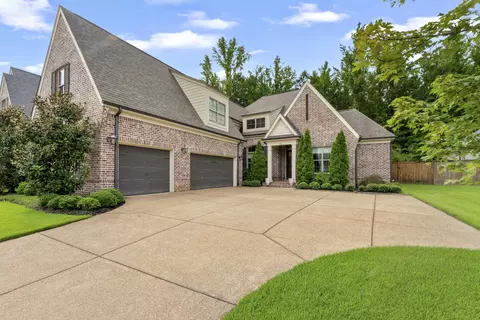 565 Saunders Creek Cir, Rossville, TN 38066