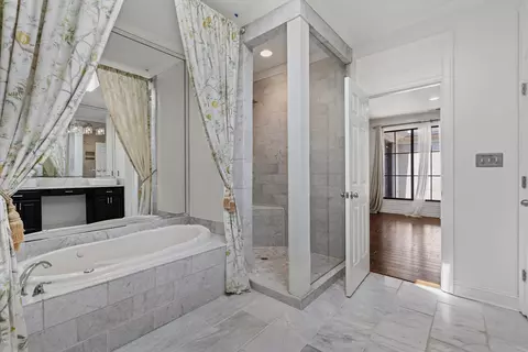 Bath - 3308 Gallery Dr, Memphis, TN 38125 photo 2 of 6