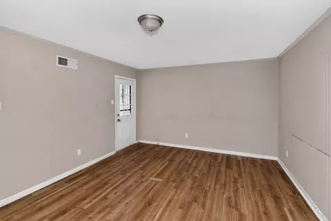 Living - 5042 Andover Dr, Memphis, TN 38109 photo 4 of 6