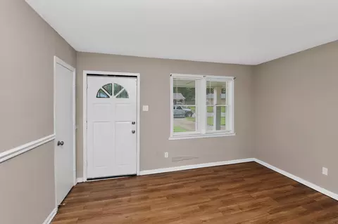 Living - 5042 Andover Dr, Memphis, TN 38109 photo 1 of 6