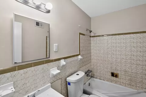 Bath - 5042 Andover Dr, Memphis, TN 38109 photo 2 of 2