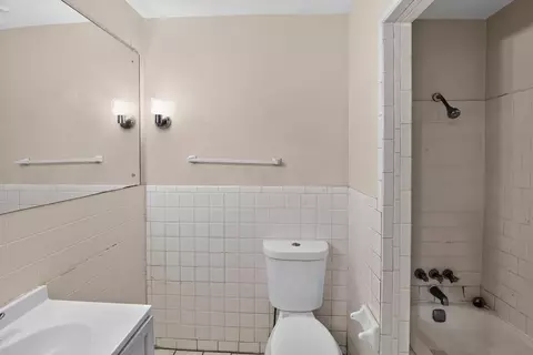 Bath - 5042 Andover Dr, Memphis, TN 38109 photo 1 of 2