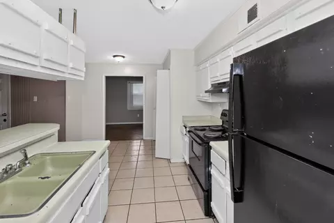 Kitchen - 5042 Andover Dr, Memphis, TN 38109 photo 2 of 4
