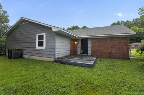 Exterior - 5042 Andover Dr, Memphis, TN 38109 photo 4 of 4