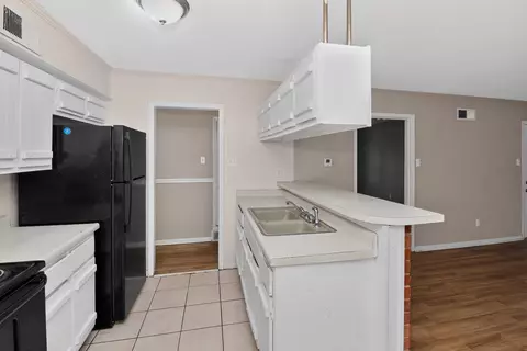 Kitchen - 5042 Andover Dr, Memphis, TN 38109 photo 1 of 4