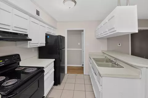 Kitchen - 5042 Andover Dr, Memphis, TN 38109 photo 4 of 4
