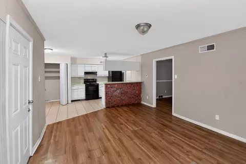 Living - 5042 Andover Dr, Memphis, TN 38109 photo 2 of 6
