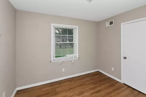 Bedroom - 5042 Andover Dr, Memphis, TN 38109 photo 1 of 2