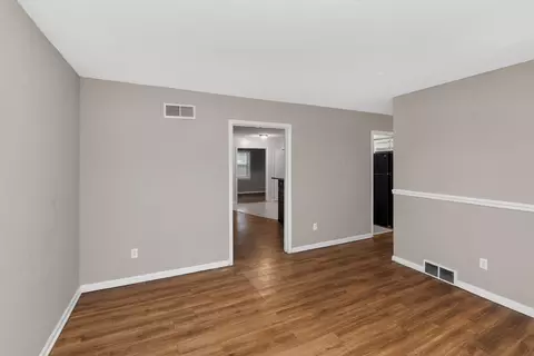 Living - 5042 Andover Dr, Memphis, TN 38109 photo 5 of 6