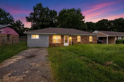 2 E Paxton Ln, Memphis, TN 38109