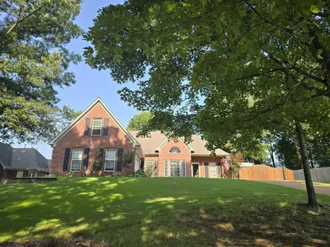 220 Countryside Dr, Oakland, TN 38060