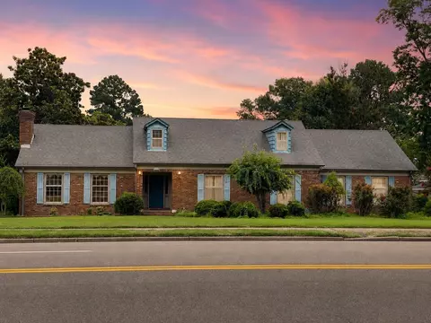 5534 Walnut Grove Rd, Memphis, TN 38120
