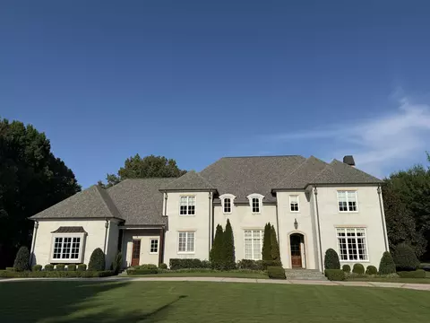9040 N Hollybrook Ln, Germantown, TN 38138