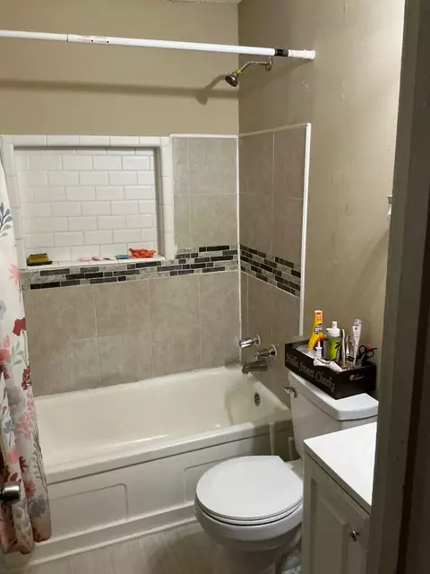 Bath - 149 Silverage Ave, Memphis, TN 38109 photo 2 of 3