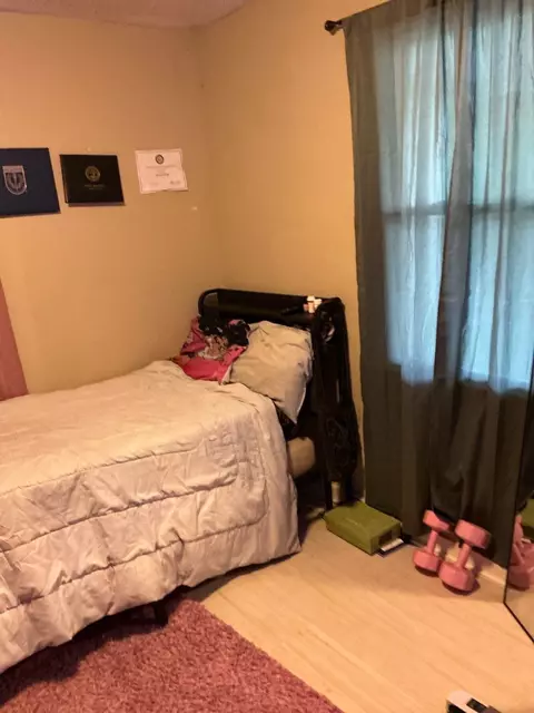 Bedroom - 149 Silverage Ave, Memphis, TN 38109 photo 2 of 4