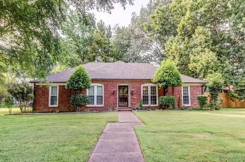 8892 N Thakeham Pl, Cordova, TN 38016