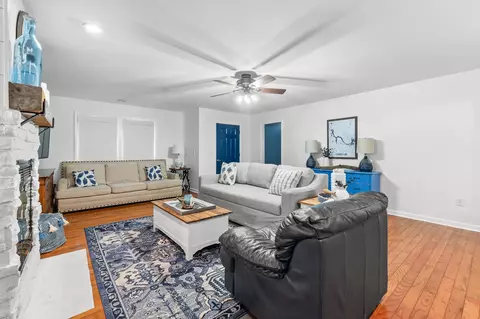 Living - 90 Roberts Dr, Iuka, MS 38852 photo 2 of 3