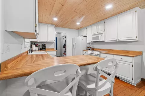 Kitchen - 90 Roberts Dr, Iuka, MS 38852 photo 3 of 3