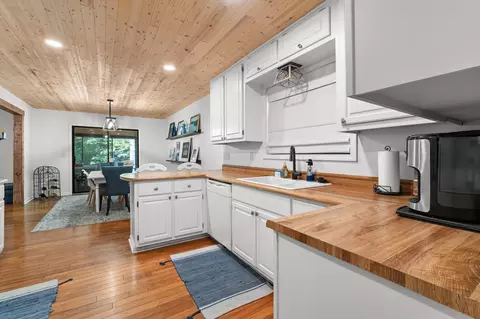 Kitchen - 90 Roberts Dr, Iuka, MS 38852 photo 2 of 3