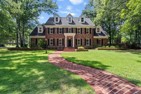 1221 Oak River Rd, Memphis, TN 38120