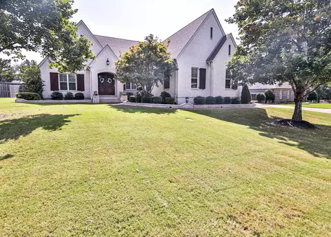 82 Lakepointe Cv, Atoka, TN 38004