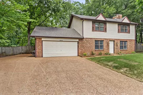 2970 Forest Edge Dr, Lakeland, TN 38002