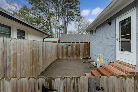 Exterior - 817 Main St, Corinth, MS 38834 photo 3 of 7