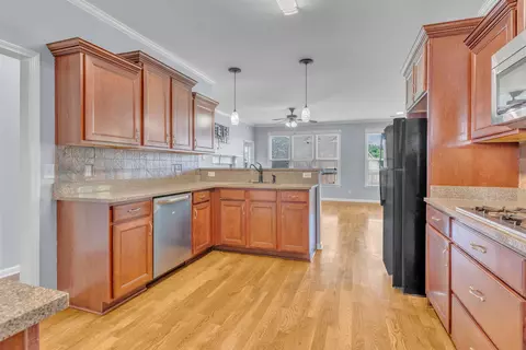 Kitchen - 246 Spacious Sky Cv, Collierville, TN 38017 photo 2 of 2
