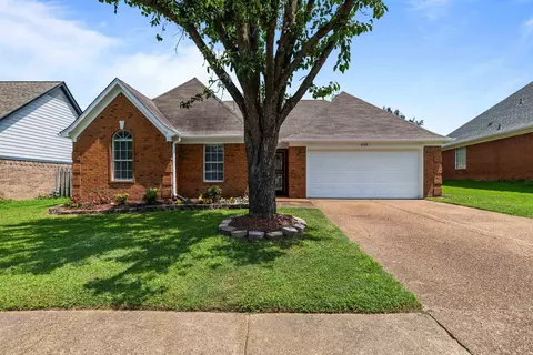 8124 Country Village Dr, Cordova, TN 38016