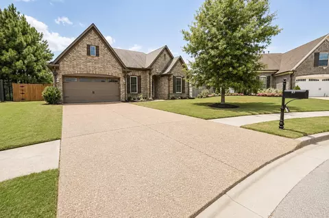 85 Arabella Cir, Oakland, TN 38060