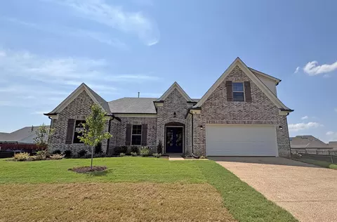 90 Ridgefield Dr, Oakland, TN 38060