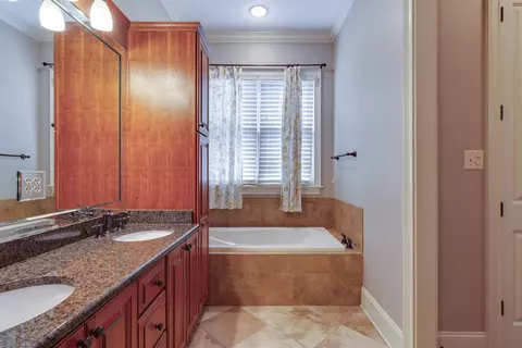 Bath - 362 Shively Ave, Collierville, TN 38017 photo 2 of 5