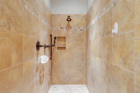 Bath - 362 Shively Ave, Collierville, TN 38017 photo 3 of 5