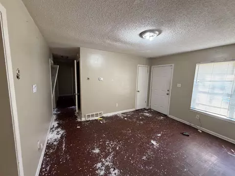 Living - 4474 Spring Glen Dr, Memphis, TN 38128 photo 2 of 3