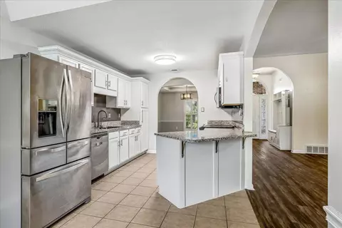 Kitchen - 9333 Breakstone Cv, Collierville, TN 38017 photo 1 of 3