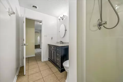 Bath - 9333 Breakstone Cv, Collierville, TN 38017 photo 4 of 5