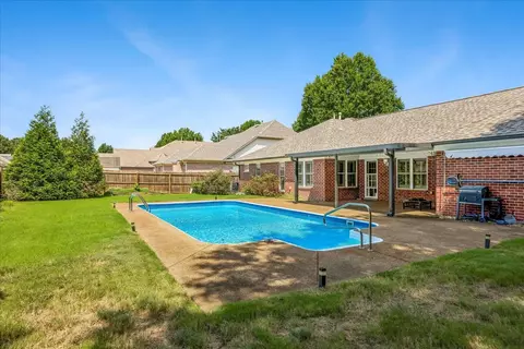 Exterior - 9333 Breakstone Cv, Collierville, TN 38017 photo 6 of 8