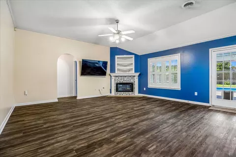 Living - 9333 Breakstone Cv, Collierville, TN 38017 photo 1 of 2