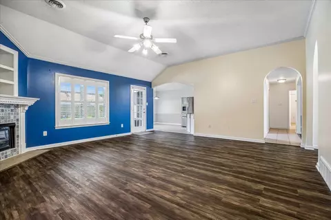Living - 9333 Breakstone Cv, Collierville, TN 38017 photo 2 of 2