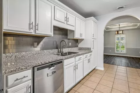 Kitchen - 9333 Breakstone Cv, Collierville, TN 38017 photo 2 of 3