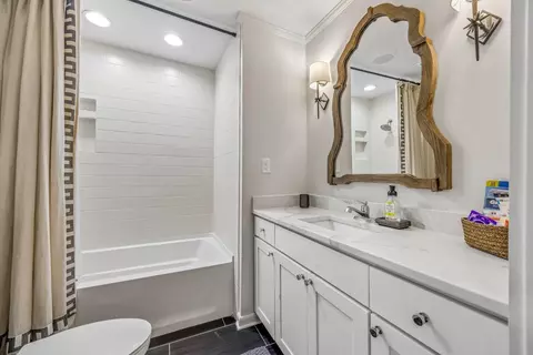 Bath - 367 Riverbluff Pl #367, Memphis, TN 38103 photo 4 of 5