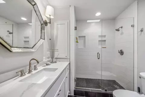 Bath - 367 Riverbluff Pl #367, Memphis, TN 38103 photo 3 of 5