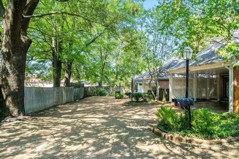 4638 Laurel Oaks St, Memphis, TN 38117