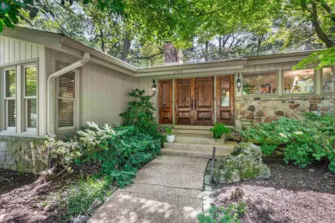 740 Sweetbrier Rd, Memphis, TN 38120
