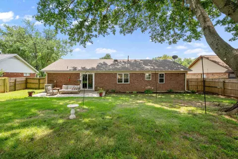 Exterior - 7052 Dawnhill Rd, Bartlett, TN 38135 photo 9 of 11