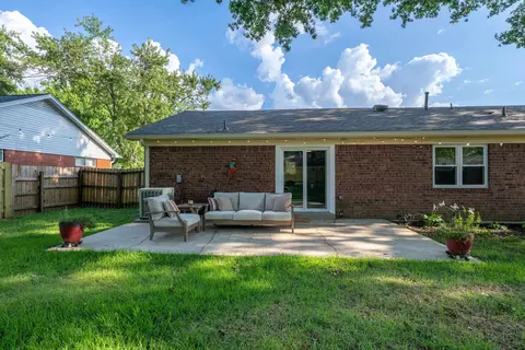 Exterior - 7052 Dawnhill Rd, Bartlett, TN 38135 photo 5 of 11