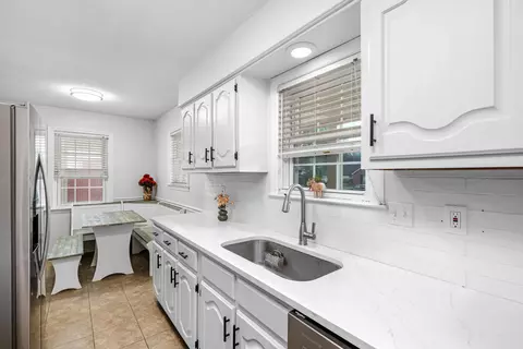 Kitchen - 7052 Dawnhill Rd, Bartlett, TN 38135 photo 5 of 6