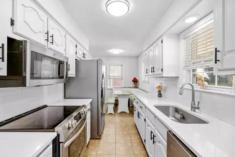 Kitchen - 7052 Dawnhill Rd, Bartlett, TN 38135 photo 1 of 6
