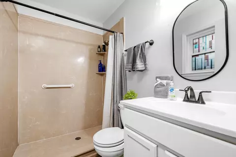 Bath - 7052 Dawnhill Rd, Bartlett, TN 38135 photo 1 of 2
