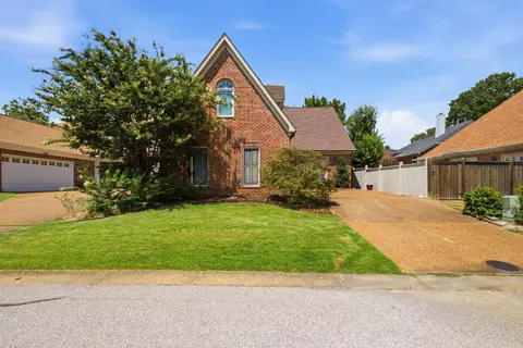 1080 Mirror Lake Ln, Cordova, TN 38018